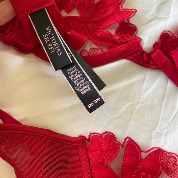 Victorias Secret Lingerie Set - Picture 5 of 10